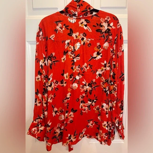 Jessica Simpson Fiery Red Sporadic Blooms Dazed
Twilly Necktie Top Size 2X - Picture 4 of 7